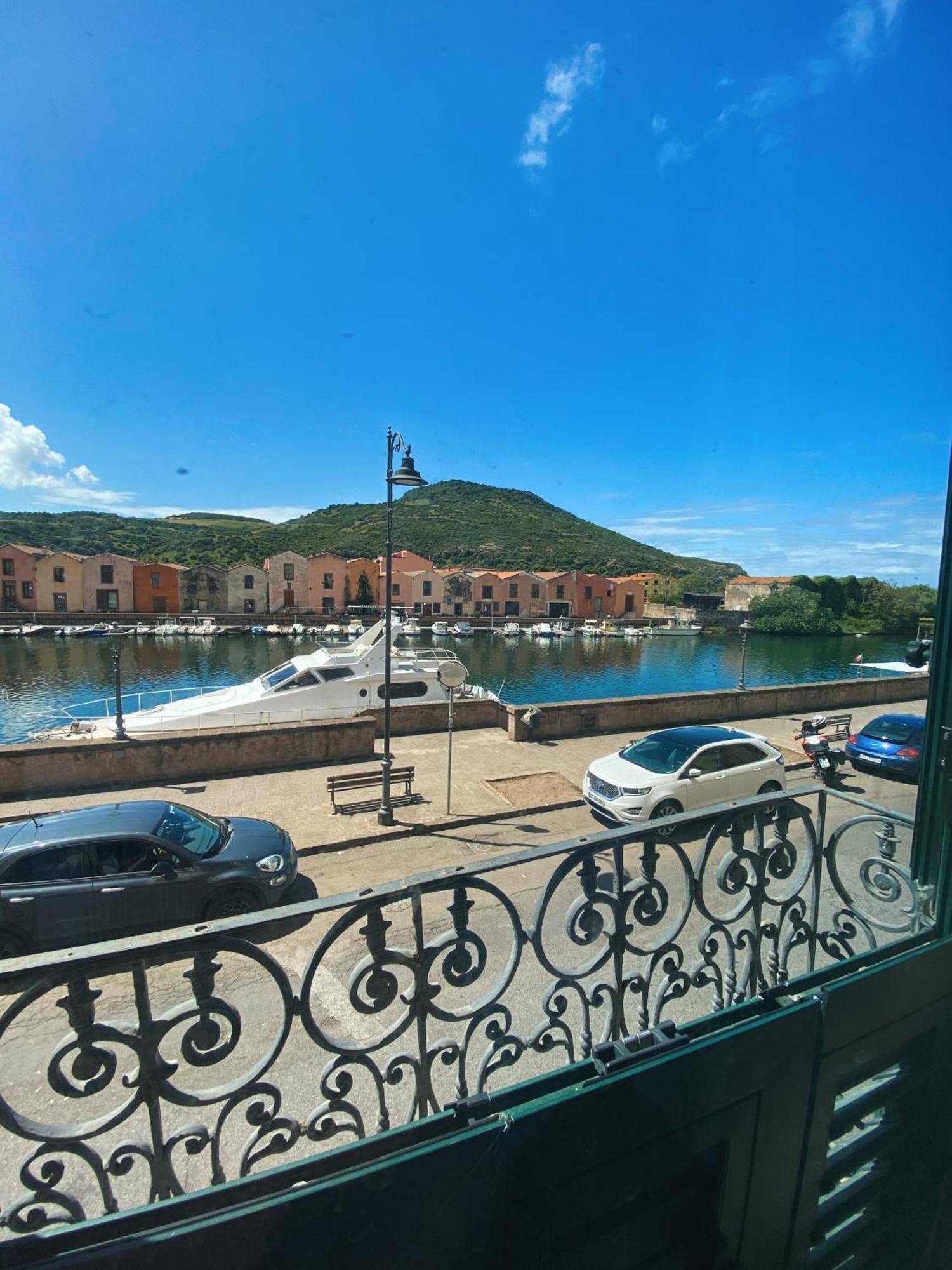 Tra I Due Ponti Hotel Bosa Exterior foto