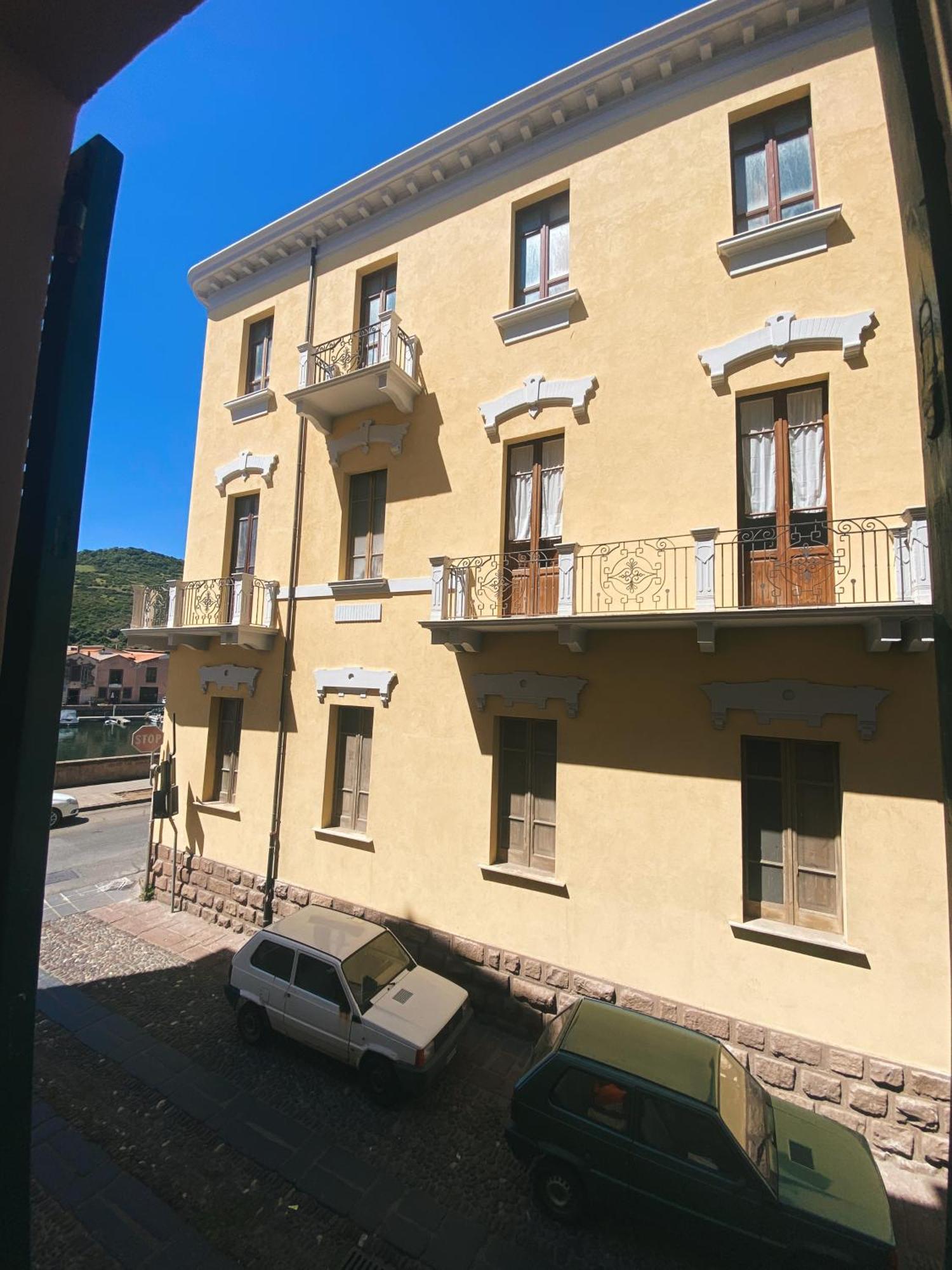 Tra I Due Ponti Hotel Bosa Exterior foto