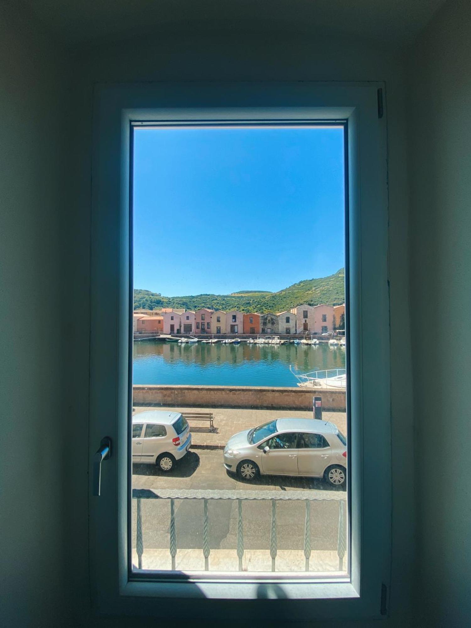 Tra I Due Ponti Hotel Bosa Exterior foto